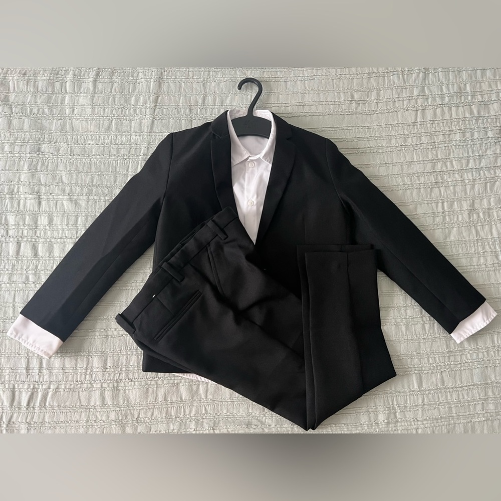 H&M Boys Slim Fit Suit (3 pcs) Size 5-6